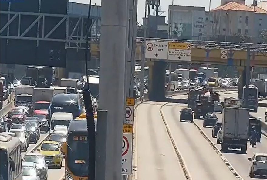 ponte-rio-niteroi3A-obra-de-pavimentacao-causa-lentidao-no-transito-do-rio-de-janeiro
