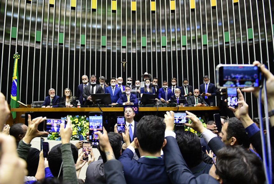por-que-deputados-deixam-o-pl-e-migram-para-pp-e-republicanos