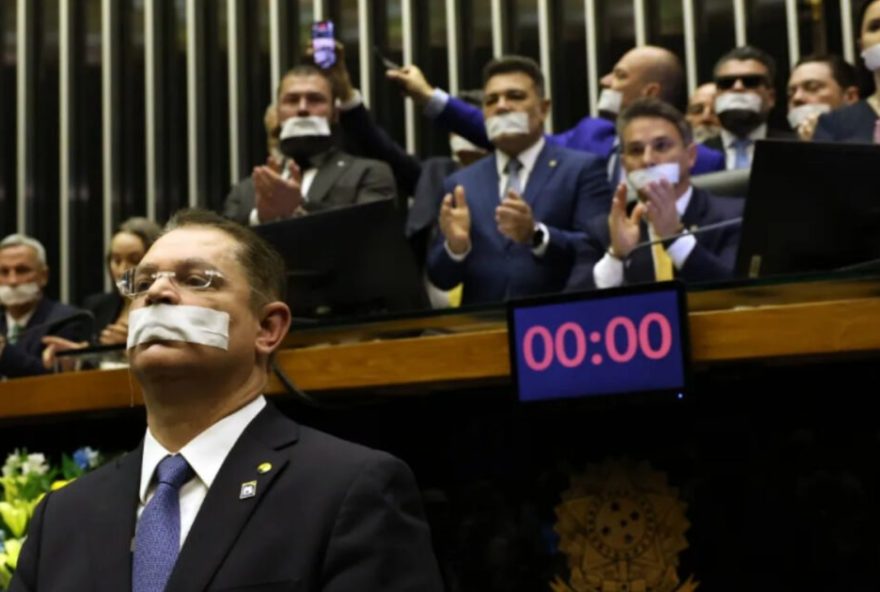 por-que-e-tao-dificil-aplicar-punicoes-exemplares-aos-deputados-responsaveis-pelo-motim-na-camara