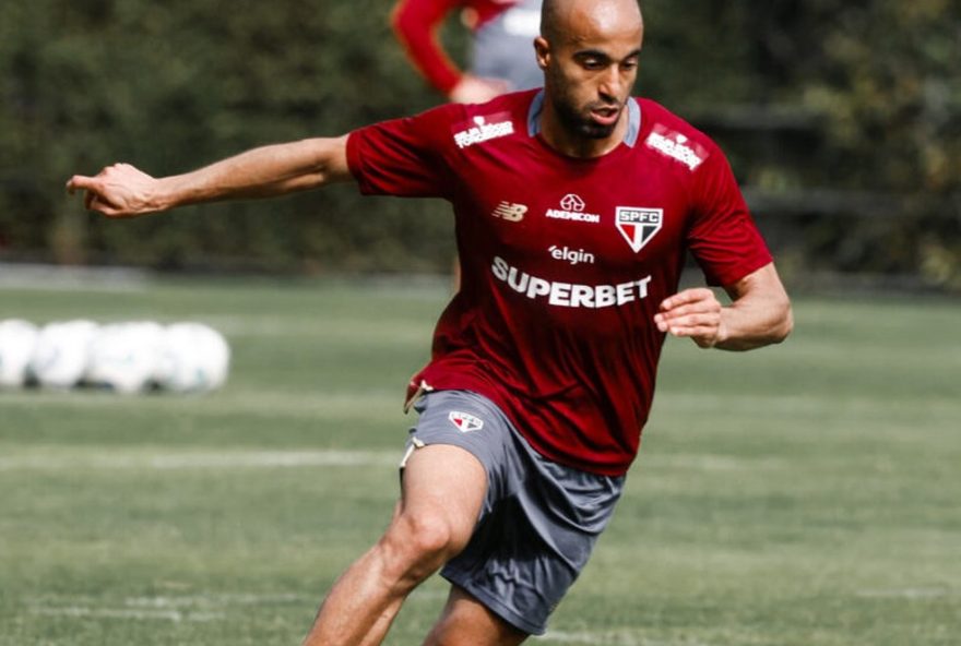por-que-lucas-ainda-nao-voltou-a-jogar-pelo-sao-paulo-apos-lesao-no-joelho3A-entenda-o-drama-do-atacante-tricolor