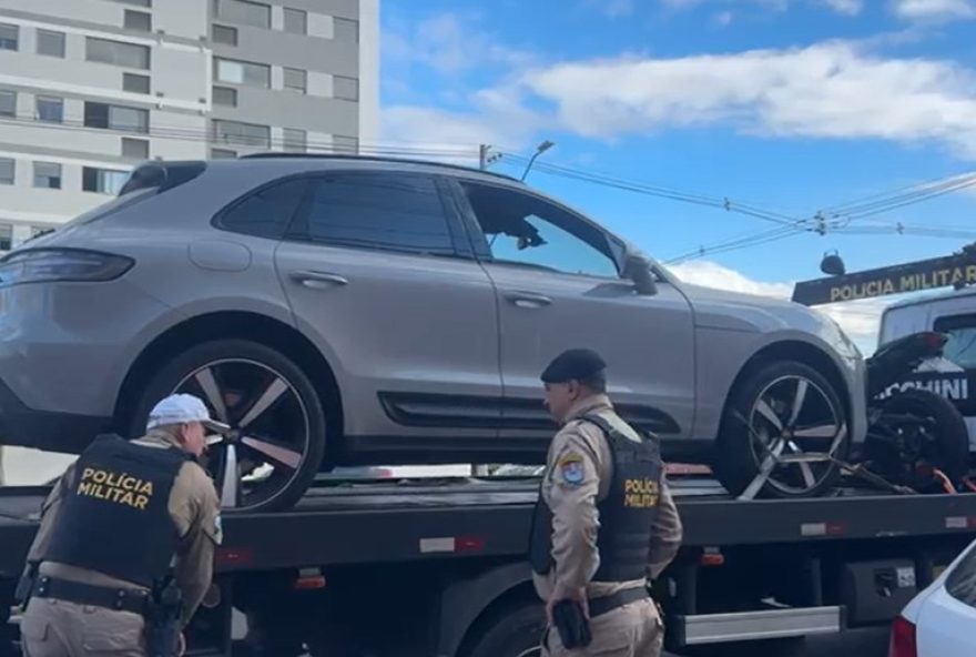 porsche-e-apreendido-com-r24-26-mil-em-debitos-e-multas-durante-blitz-no-parana