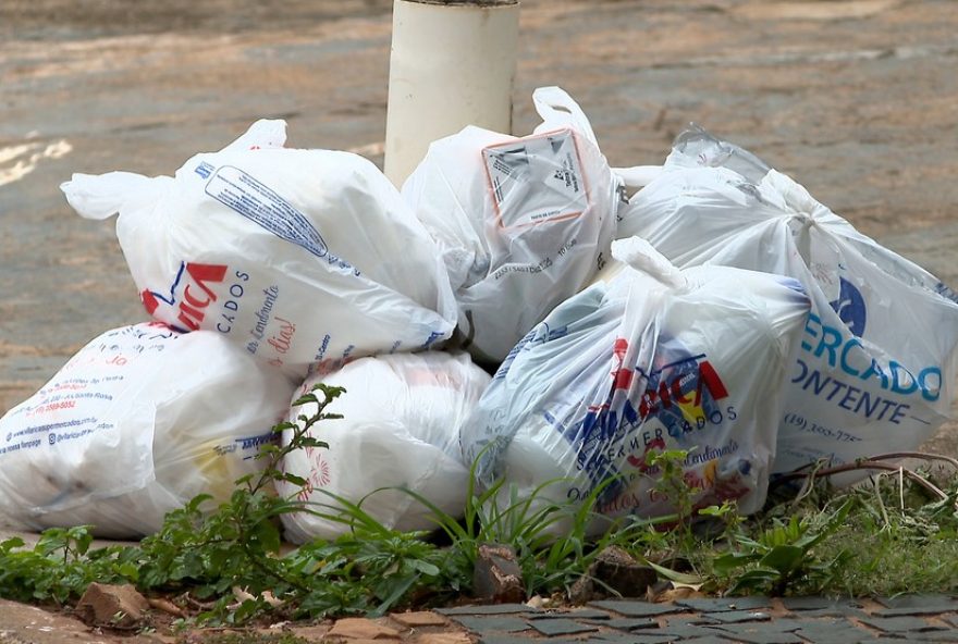 porto-ferreira-sp-enfrenta-caos-na-coleta-de-lixo-apos-empresa-rescindir-contrato-com-a-prefeitura3A-lixeiras-cheias-e-transtornos-para-moradores porto-ferreira-sp-enfrenta-caos-na-coleta-de-lixo-apos-empresa-rescindir-contrato-com-a-prefeitura3A-lixeiras-cheias-e-transtornos-para-moradores