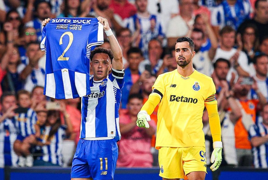 porto-vence-vitoria-de-guimaraes-com-homenagem-emocionante-a-jorge-costa-no-estadio-do-dragao