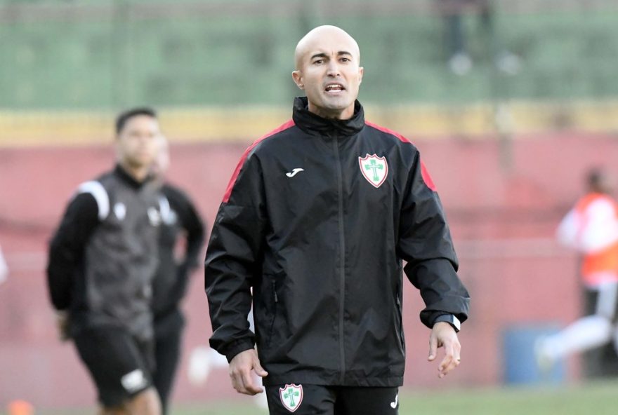 portuguesa-anuncia-demissao-de-tecnico-apos-eliminacao-na-serie-d3A-entenda-o-caso-e-os-motivos-para-saida-de-cauan-de-almeida