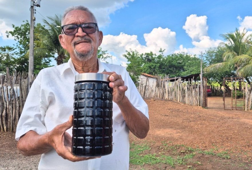 possivel-jazida-de-petroleo-no-ceara3A-agricultor-aguarda-analise-da-anp possivel-jazida-de-petroleo-no-ceara3A-agricultor-aguarda-analise-da-anp