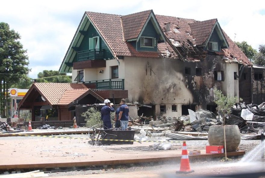 pousada-atingida-por-destrocos-de-aviao-em-gramado-nao-teve-abalo-estrutural3A-atualizacoes-e-investigacoes-em-andamento