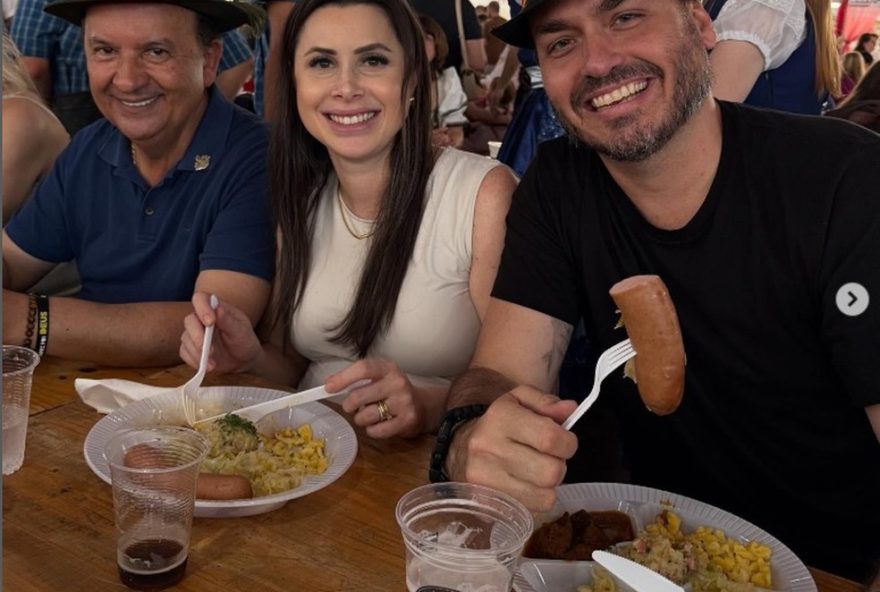 pre-candidatura-de-carlos-bolsonaro-ao-senado-em-sc-gera-racha-interno-no-pl3A-entenda-os-detalhes-dos-debates-inflamados