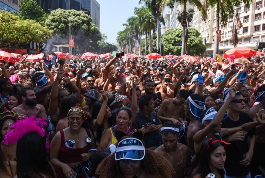 pre-carnaval-do-rio-de-janeiro-reune-12C5-milhao-de-folioes-e-demanda-reforco-na-seguranca-e-limpeza-urbana