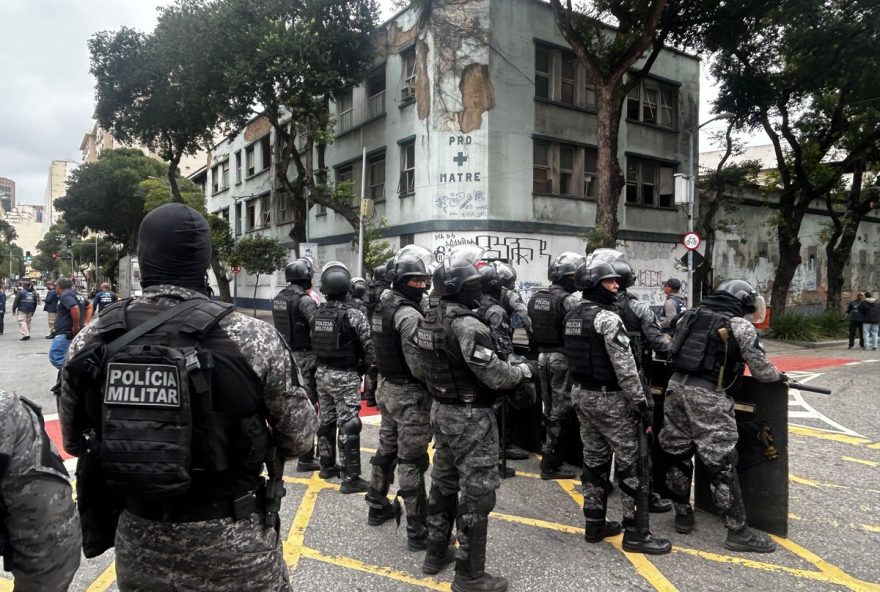 predio-e-desocupado-no-rio-de-janeiro3A-tensao-e-violencia-marcam-acao-da-policia-militar-e-guarda-municipal