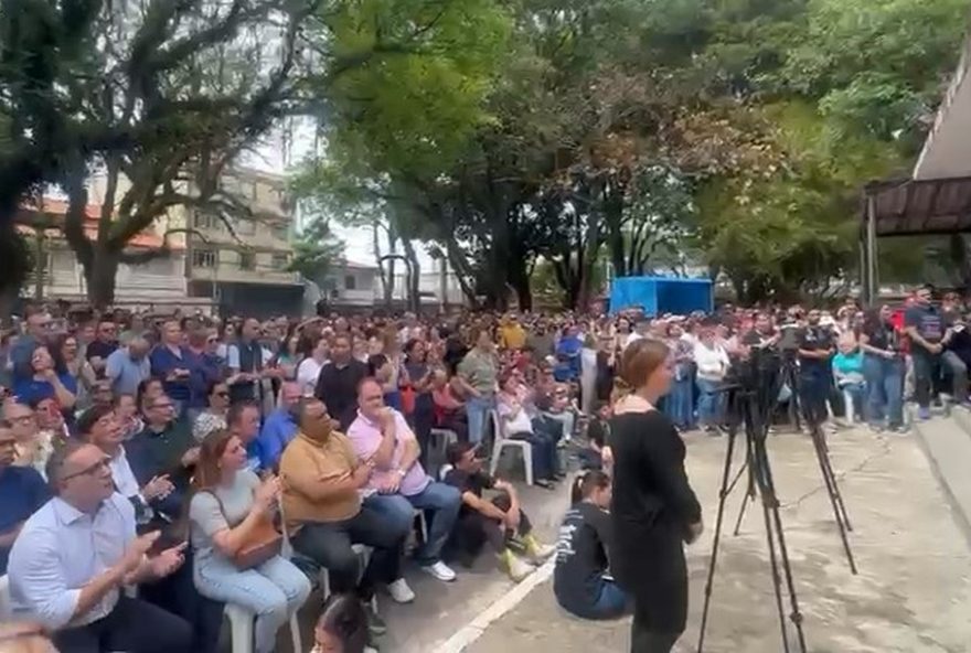 prefeito-investigado-pela-pf-ouve-bispo-criticar-corrupcao-em-missa