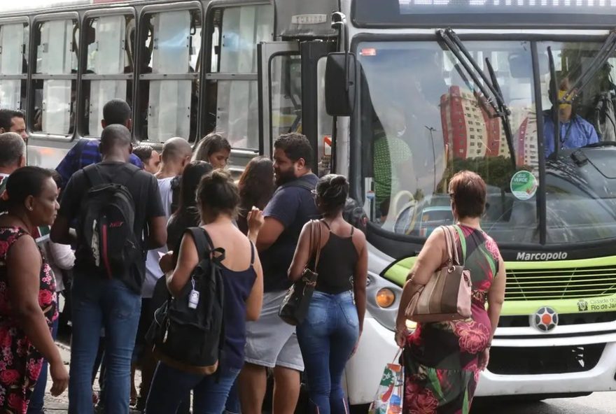 prefeito-reeleito-do-rio-de-janeiro-anuncia-reajuste-na-passagem-dos-onibus-municipais3A-confira-as-mudancas-e-impactos-na-rotina-dos-cidadaos