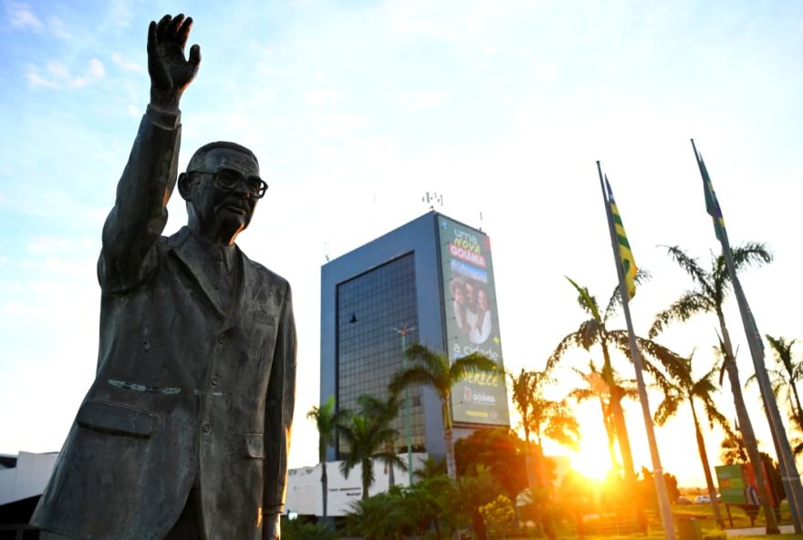 prefeito-sandro-mabel-antecipa-pagamento-de-servidores-e-injeta-r24-500-milhoes-na-economia-da-capital prefeito-sandro-mabel-antecipa-pagamento-de-servidores-e-injeta-r24-500-milhoes-na-economia-da-capital