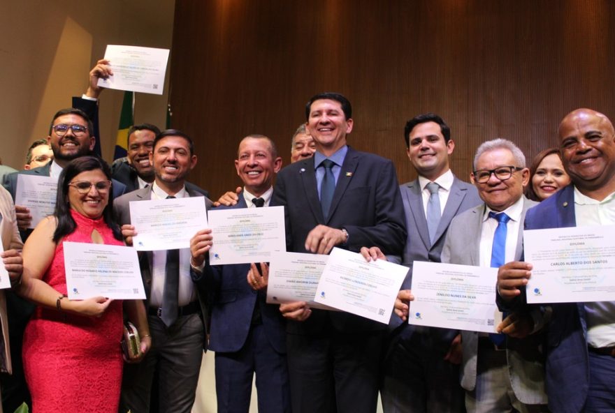 prefeito2C-vice-e-vereadores-eleitos-sao-diplomados-pela-justica-em-petrolina3A-confira-os-detalhes