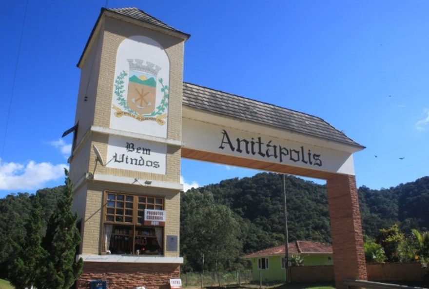 prefeitura-de-anitapolis-tem-r24-12C6-milhao-desviados-em-furto-virtual3A-policia-civil-investiga-caso-sob-sigilo