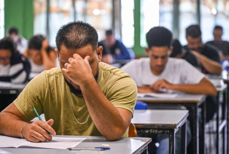 prefeitura-de-balneario-arroio-do-silva-abre-concurso-com-66-vagas-e-salarios-atrativos