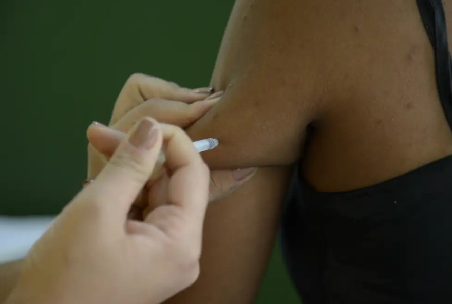 prefeitura-de-goiania-realiza-dia-d-de-vacinacao-contra-febre-amarela-neste-sabado-312F01 prefeitura-de-goiania-realiza-dia-d-de-vacinacao-contra-febre-amarela-neste-sabado-312F01