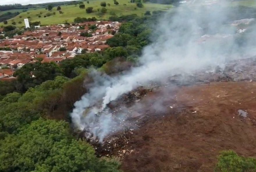 prefeitura-de-jau-multada-em-r2444-mil-por-incendio-em-area-de-descarte-irregular