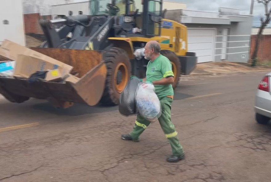 prefeitura-de-jau-retoma-mutirao-de-coleta-de-lixo-apos-falhas-de-empresa-terceirizada3A-acao-emergencial-para-evitar-acumulo prefeitura-de-jau-retoma-mutirao-de-coleta-de-lixo-apos-falhas-de-empresa-terceirizada3A-acao-emergencial-para-evitar-acumulo