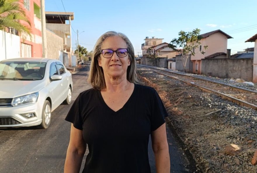 prefeitura-de-montes-claros-realiza-asfaltamento-de-vias-proximas-a-linha-ferrea3A-moradores-do-bairro-morrinhos-comemoram