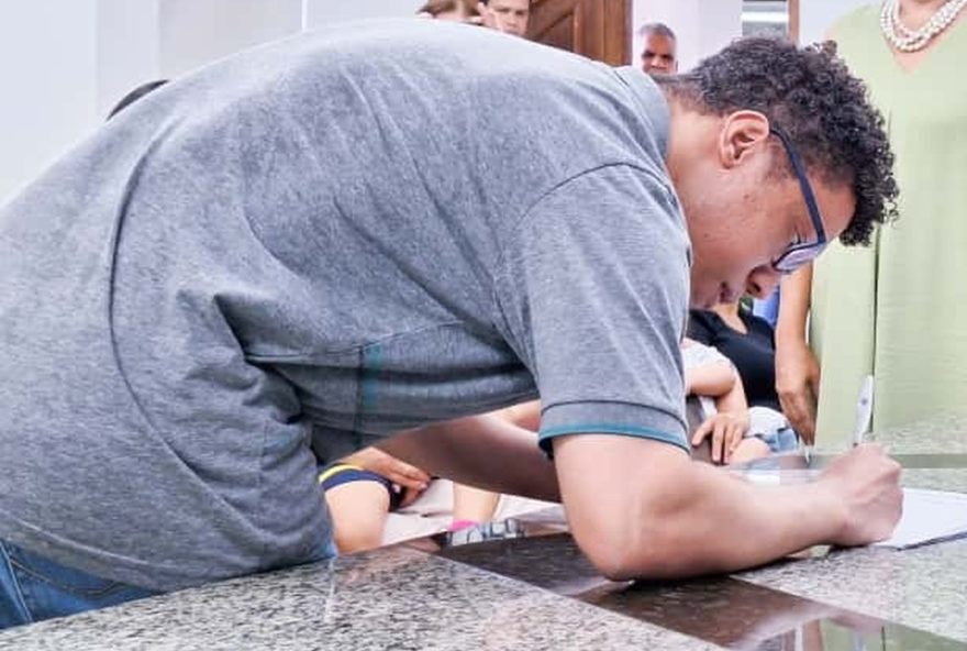 prefeitura-de-montes-claros-realiza-posse-de-servidores-aprovados-no-concurso-22F2024.-novos-membros-fortalecem-equipe-para-servico-de-qualidade-a-populacao