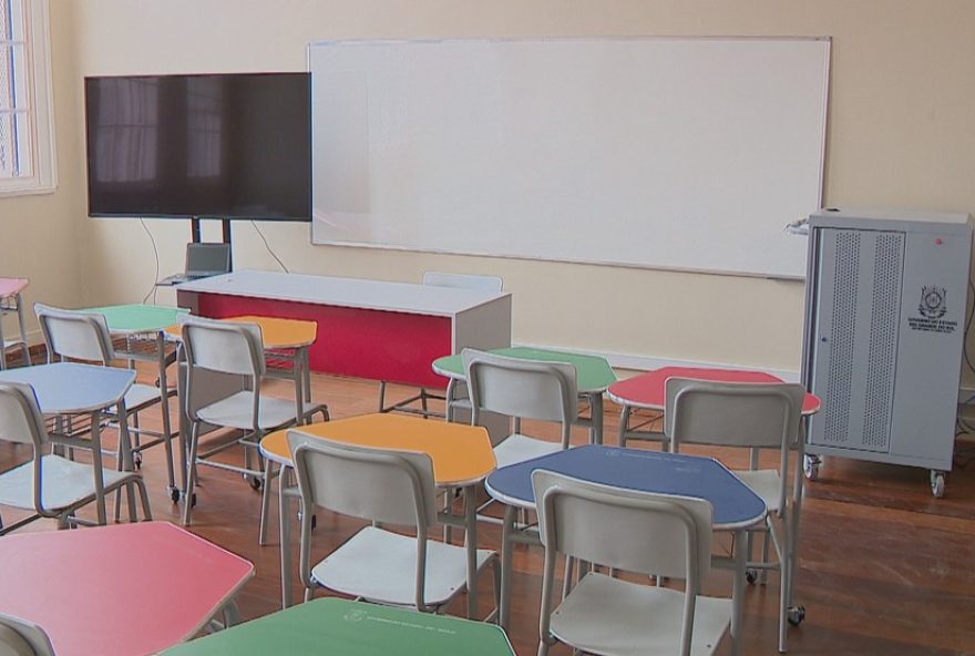 prefeitura-de-porto-alegre-sanciona-lei-de-monitoramento-em-escolas3A-cameras-de-audio-e-video-para-seguranca-dos-alunos