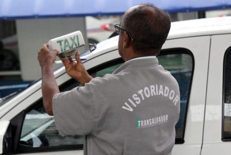 prefeitura-de-salvador-inicia-vistoria-de-taxis-com-prazos-ate-outubro3A-saiba-como-solicitar-e-realizar-a-inspecao-veicular.-confira-as-novidades-em-servicos-na-cidade