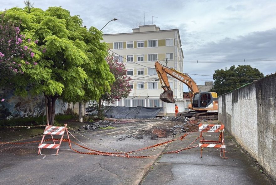 prefeitura-de-sao-jose-dos-campos-recupera-nova-cratera-no-jardim-imperial3A-156-desalojados-e-interdicoes prefeitura-de-sao-jose-dos-campos-recupera-nova-cratera-no-jardim-imperial3A-156-desalojados-e-interdicoes
