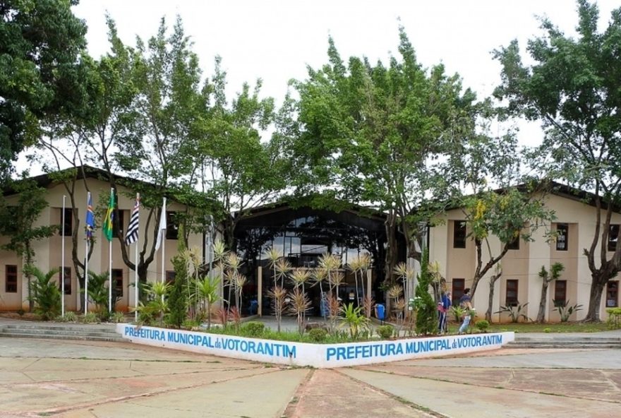 prefeitura-de-votorantim-sp-corta-horas-extras-e-funciona-em-meio-periodo3A-medidas-temporarias-visam-equilibrio-economico