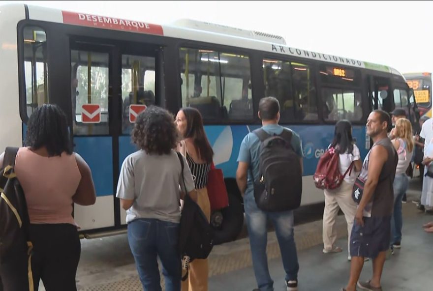 prefeitura-do-rio-cria-linhas-temporarias-apos-suspensao-de-onibus prefeitura-do-rio-cria-linhas-temporarias-apos-suspensao-de-onibus