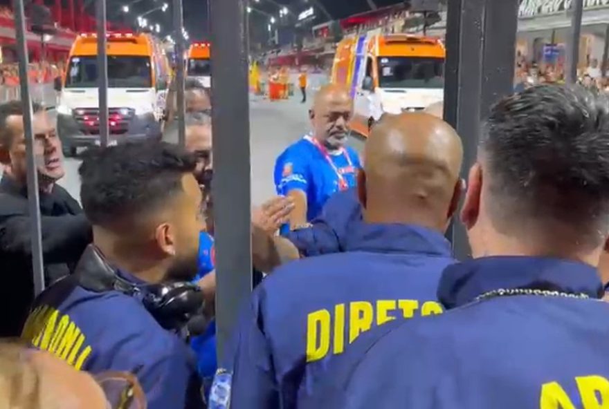 presidente-da-aguia-de-ouro-e-atingido-por-portao-no-encerramento-do-desfile3A-repercussoes-e-medidas-de-seguranca-em-debate presidente-da-aguia-de-ouro-e-atingido-por-portao-no-encerramento-do-desfile3A-repercussoes-e-medidas-de-seguranca-em-debate