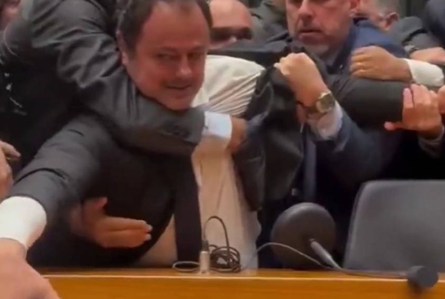 presidente-da-camara-decide-colocar-em-votacao-o-pl-da-dosimetria-apos-ocupacao-de-glauber-braga presidente-da-camara-decide-colocar-em-votacao-o-pl-da-dosimetria-apos-ocupacao-de-glauber-braga