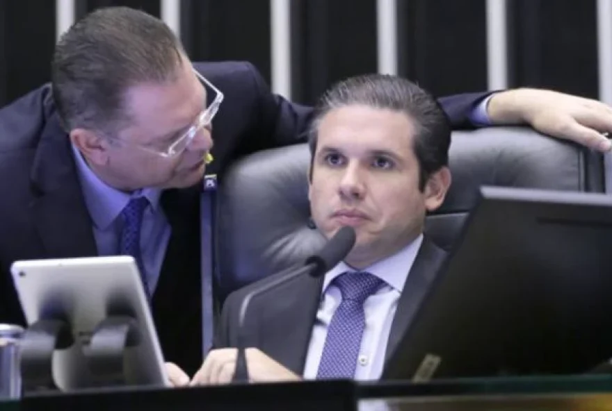 presidente-da-camara-rompe-com-lider-do-pl-por-whatsapp