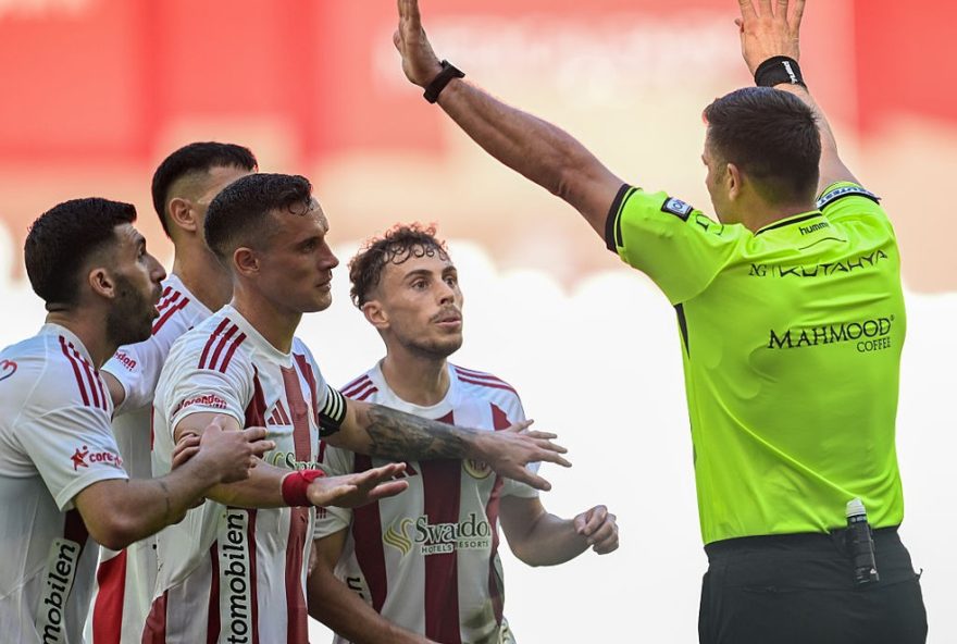 presidente-de-clube-e-17-arbitros-presos-por-escandalo-de-apostas-no-futebol-turco