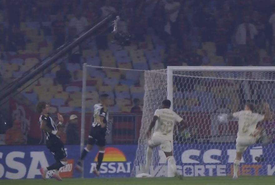 presidente-do-atletico-mg-critica-arbitragem-apos-penalti-nao-marcado-contra-o-flamengo3B-veja-o-lance
