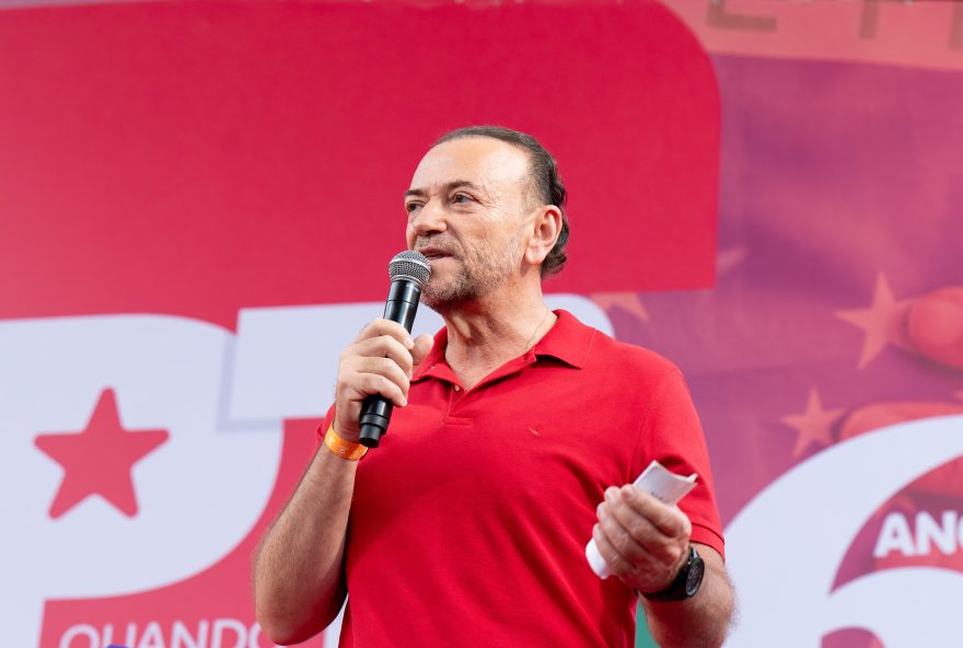 presidente-do-pt-admite-dificuldade-e-cobra-ofensiva-contra-flavio presidente-do-pt-admite-dificuldade-e-cobra-ofensiva-contra-flavio