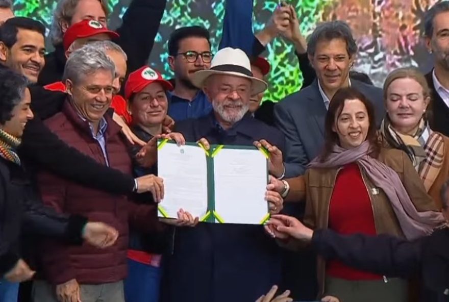 presidente-lula-cria-assentamento-para-450-familias-rurais-no-parana3A-beneficios-e-transformacoes-ambientais