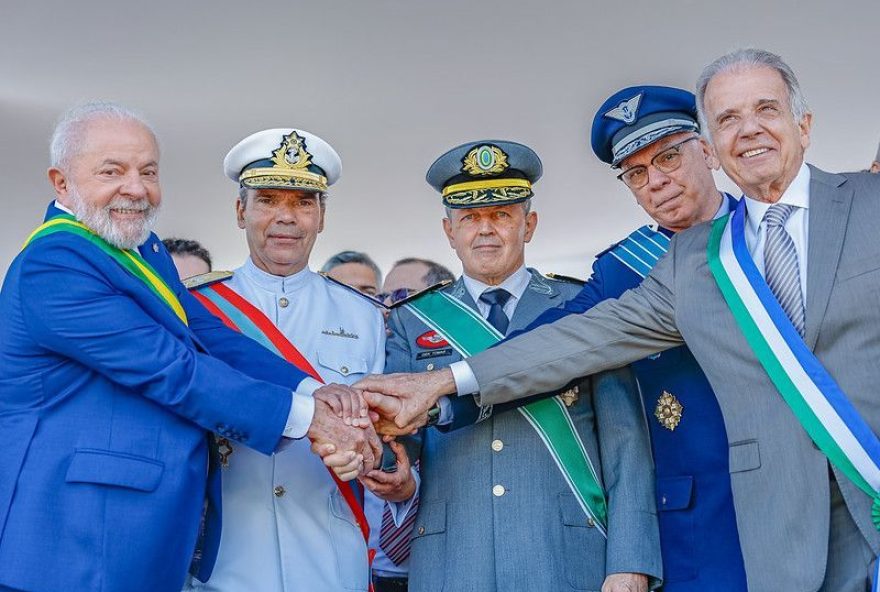 presidente-lula-destaca-aporte-de-r24-30-bi-a-defesa-em-almoco-com-militares presidente-lula-destaca-aporte-de-r24-30-bi-a-defesa-em-almoco-com-militares