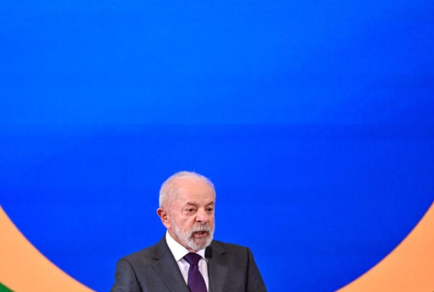 FILES-BRAZIL-MERCOSUR-EU-TRADE-POLITICS-DIPLOMACY (FILES) Brazils President Luiz Inacio Lula da Silva speaks during the meeting of the Council for Sustainable Economic and Social Development at Itamaraty Palace in Brasilia, December 4, 2025. Brazilian President Luiz Inacio Lula da Silva will not be attending the signing of a major trade deal between the EU and the Mercosur bloc on January 17, in Paraguay, a source in the Brazilian presidency told AFP. (Photo by Evaristo Sa / AFP)