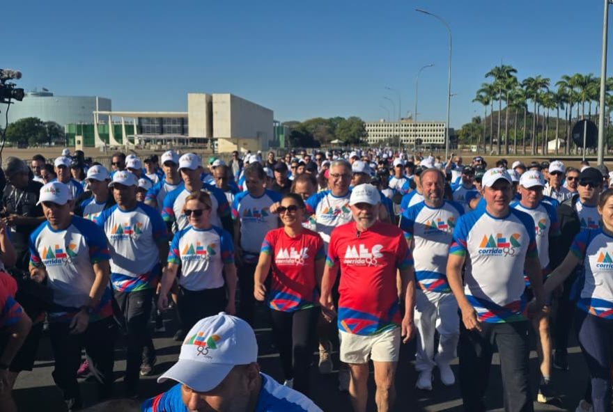presidente-lula-marca-presenca-na-corrida-de-95-anos-do-mec-em-brasilia