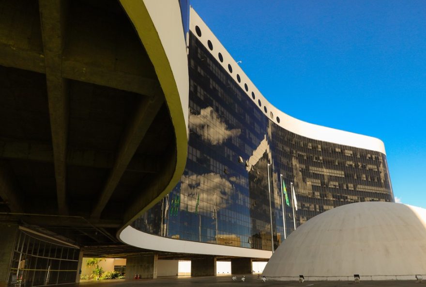 presidente-lula-nomeia-advogado-negro-como-juiz-substituto-no-tse