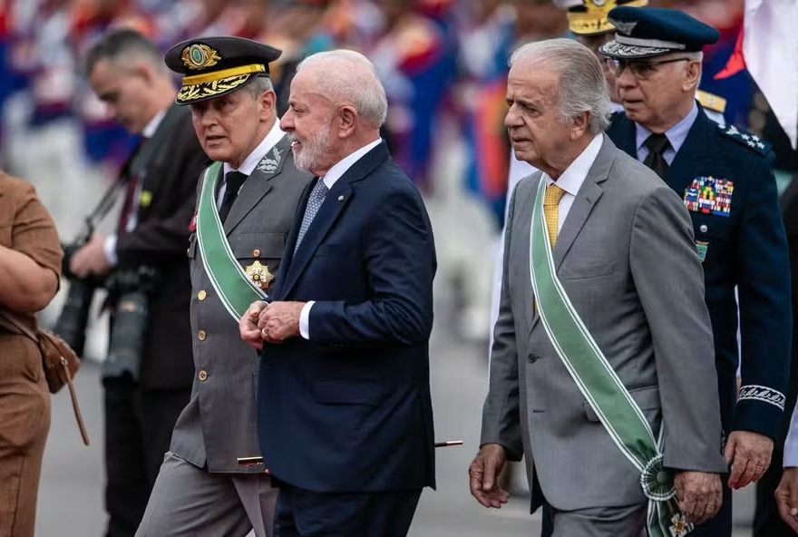 presidente-lula-reune-atuais-e-ex-comandantes-militares-em-encontro-no-alvorada