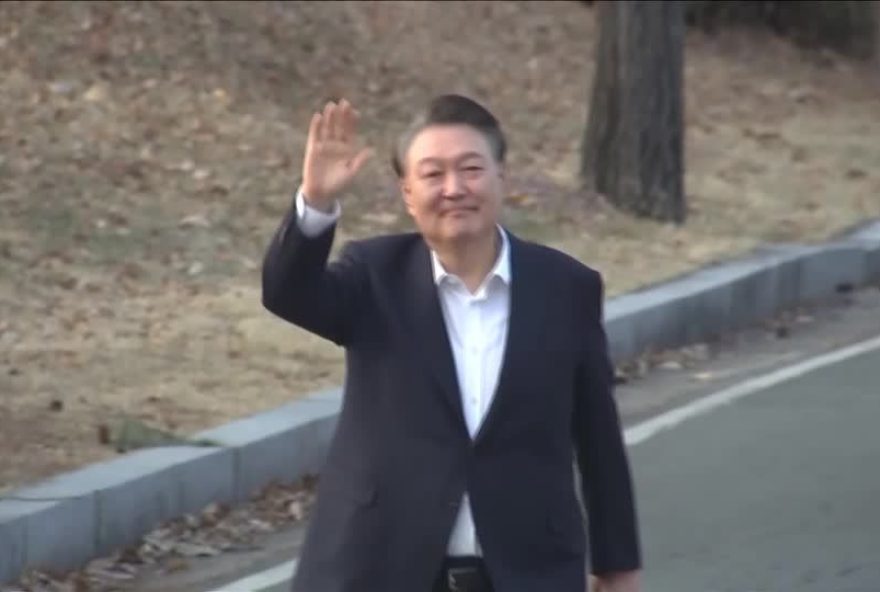 presidente-sul-coreano-yoon-suk-yeol-e-libertado-da-prisao-em-seul