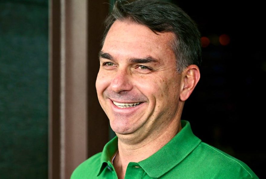 presidentielle-au-bresil3A-bolsonaro-fils-pret-a-renoncer.-contre-un-22prix22