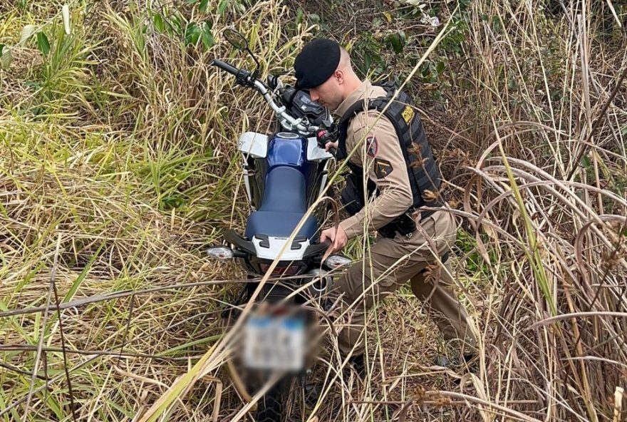 presos-apos-roubo-de-moto-em-salinas3A-veiculo-seria-trocado-por-drogas