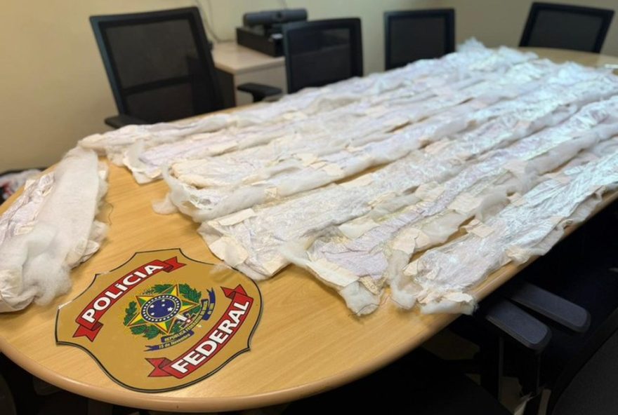 presos-por-enviar-cocaina-liquida-em-edredons-pelos-correios-em-manaus presos-por-enviar-cocaina-liquida-em-edredons-pelos-correios-em-manaus