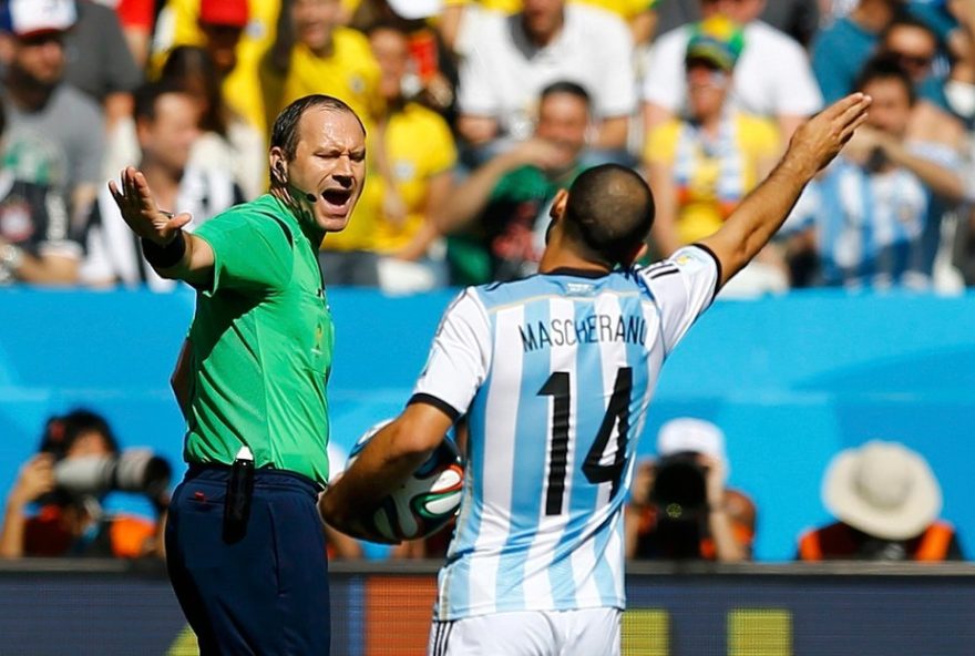 pressao-de-collina-na-arbitragem-da-uefa-expoe-humilhacao-de-arbitros3A-relato-de-jonas-eriksson-no-livro-22house-of-cards22