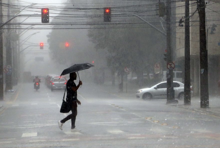 previsao-de-chuva-no-sul-do-brasil-no-final-desta-semana3B-confira-o-mapa