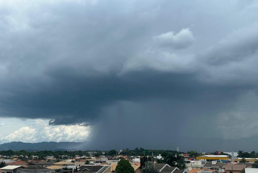previsao-do-tempo-no-vale3A-frente-fria-traz-chuva-e-queda-brusca-de-temperatura-neste-fim-de-semana