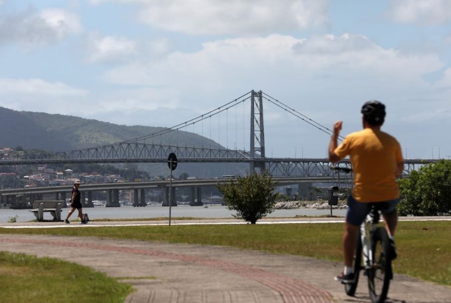 previsao-do-tempo-para-o-primeiro-fim-de-semana-de-2025-em-santa-catarina3A-sol-entre-nuvens-e-possibilidade-de-temporais-isolados-fique-informado-com-a-defesa-civil