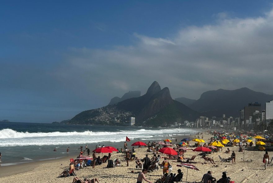 previsao-do-tempo-rj-domingo-quente-e-ensolarado-seguido-por-chuvas-e-ventos-fortes-ao-longo-da-semana-saiba-como-se-preparar